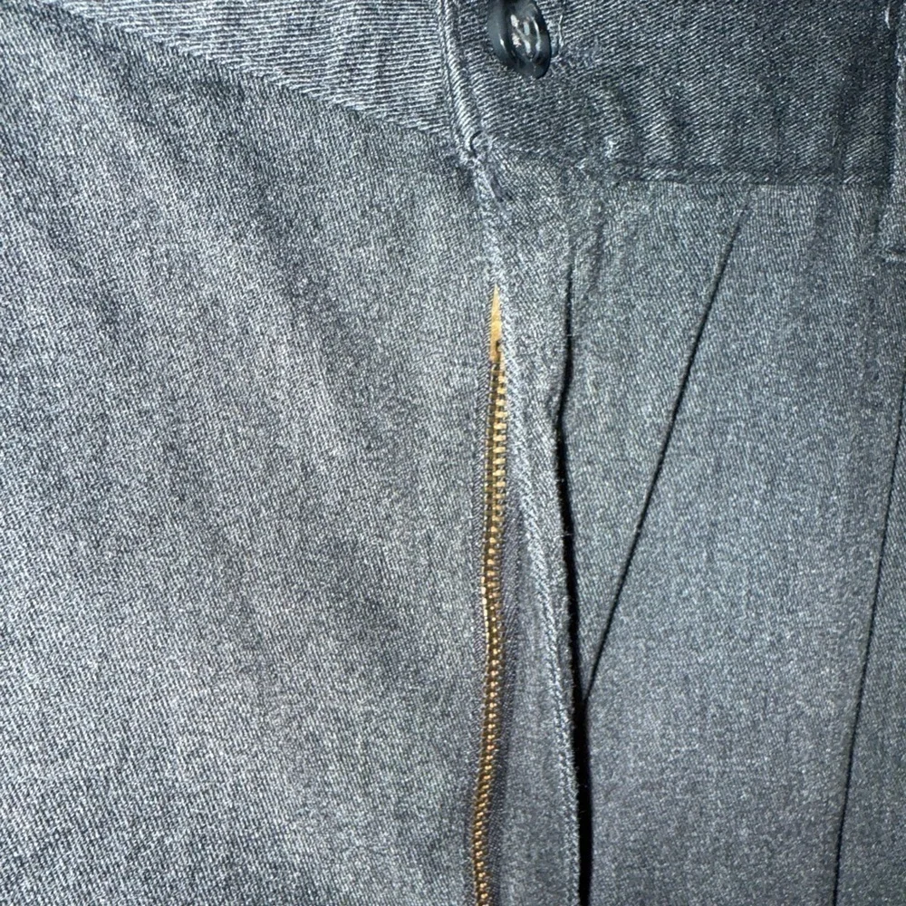 Dockers No Wrinkle Twill Classic Fit Pleated Pants in Charcoal Size 44x30